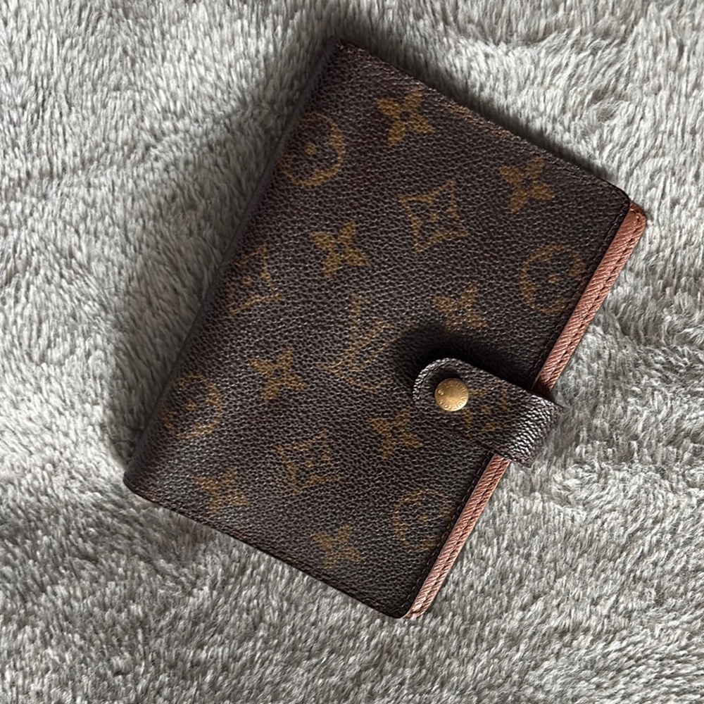 Louis Vuitton Monogram Card Holder / planner